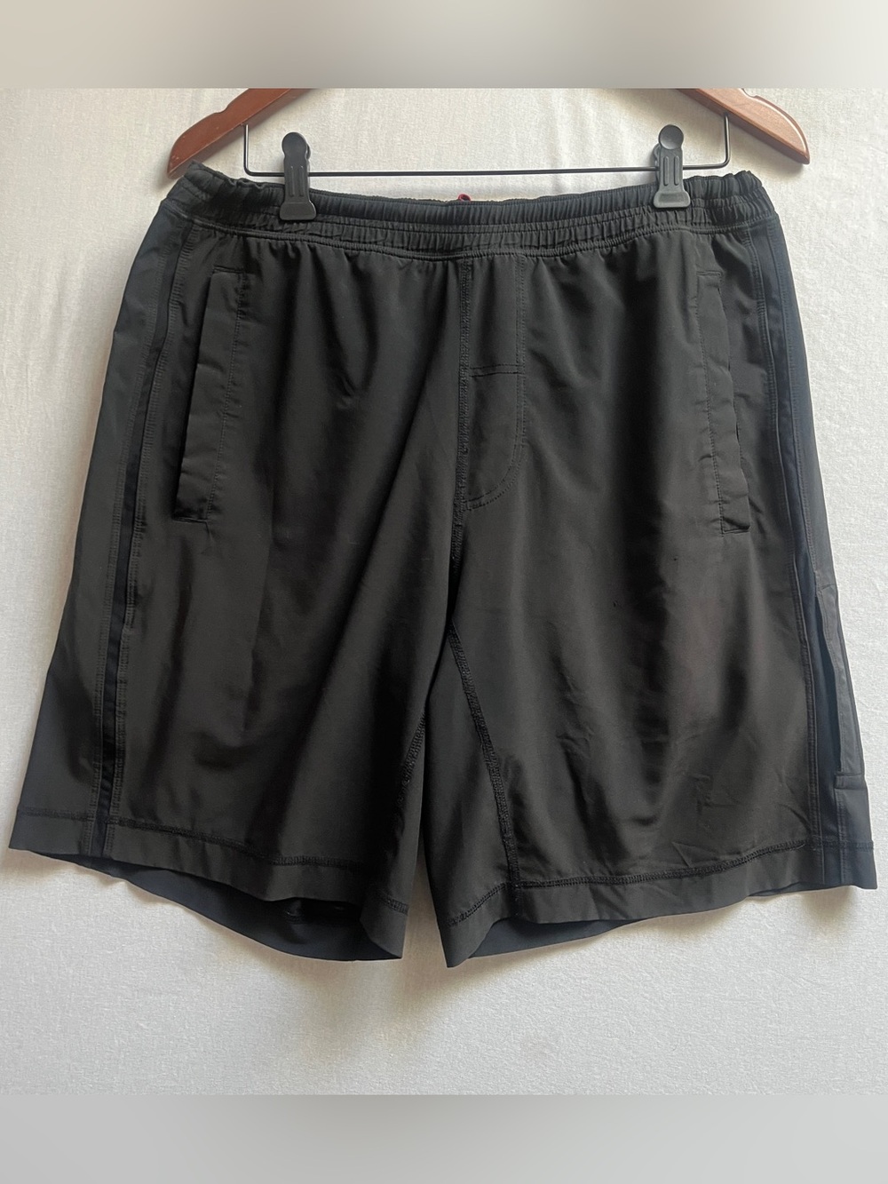 Lululemon Mens Black Athletic Workout Shorts Hidden Zipper Pocket Large L